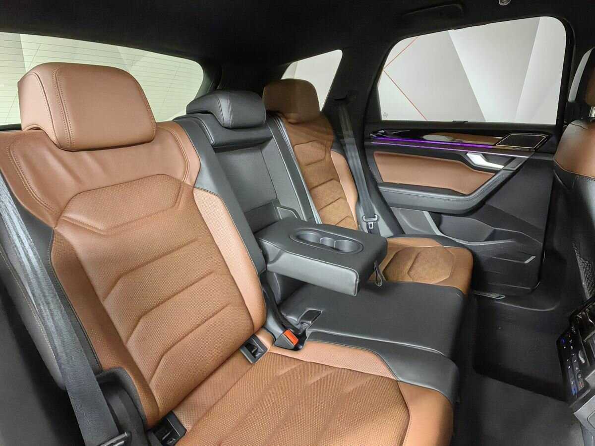 Volkswagen Touareg с пробегом — 2019 год. Фото: #12