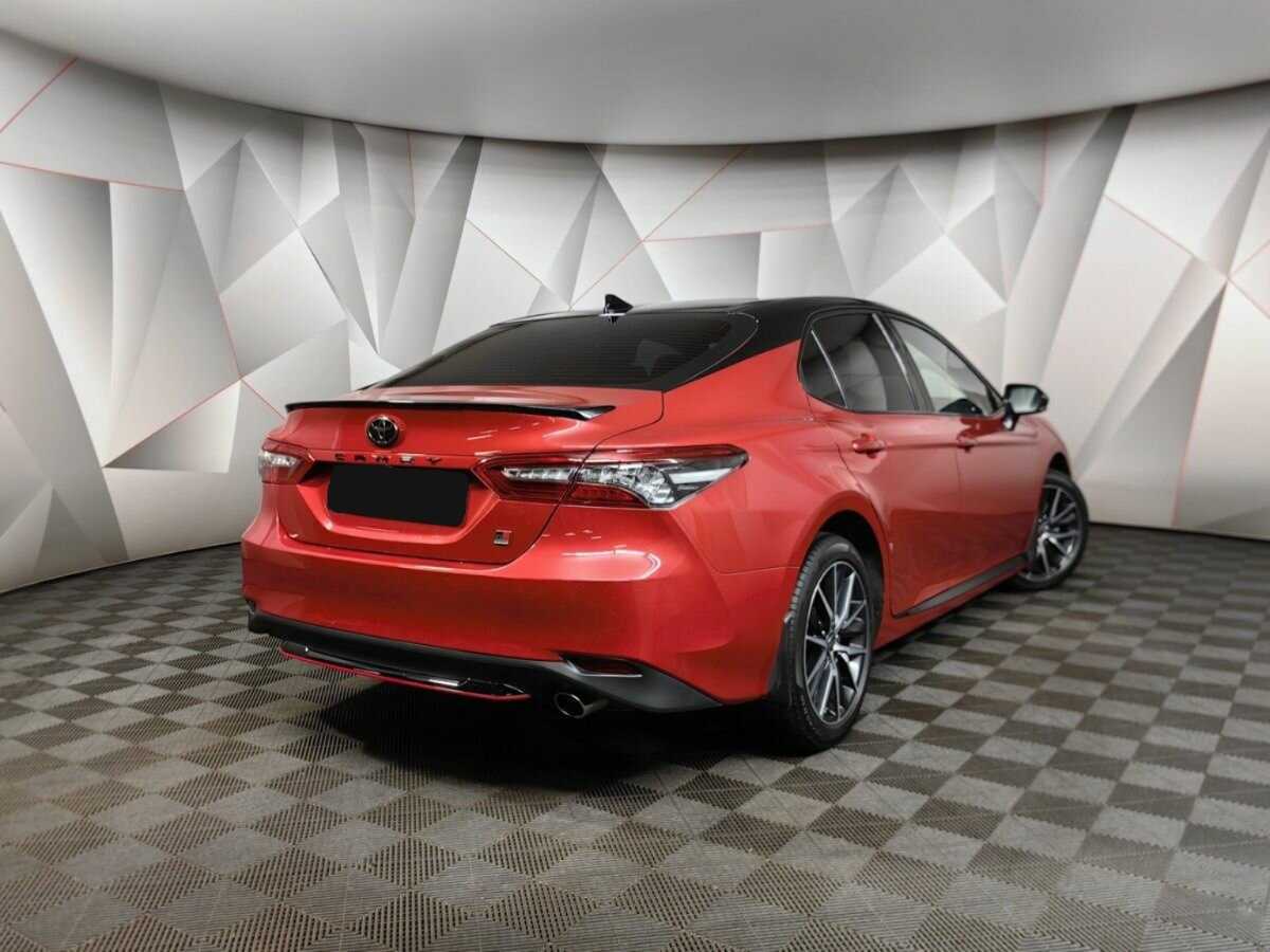 Toyota Camry с пробегом — 2021 год. Фото: #1