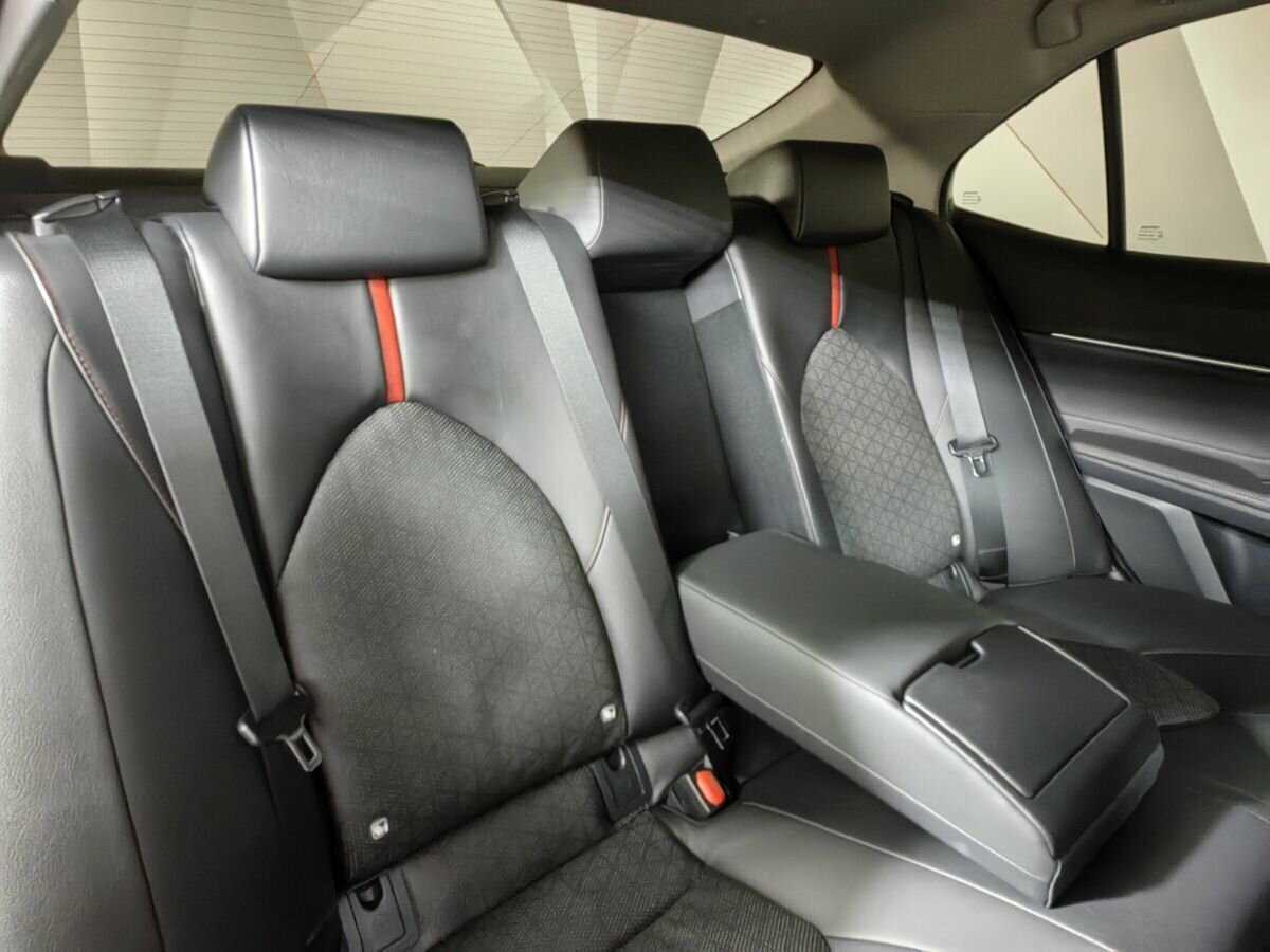 Toyota Camry с пробегом — 2021 год. Фото: #12