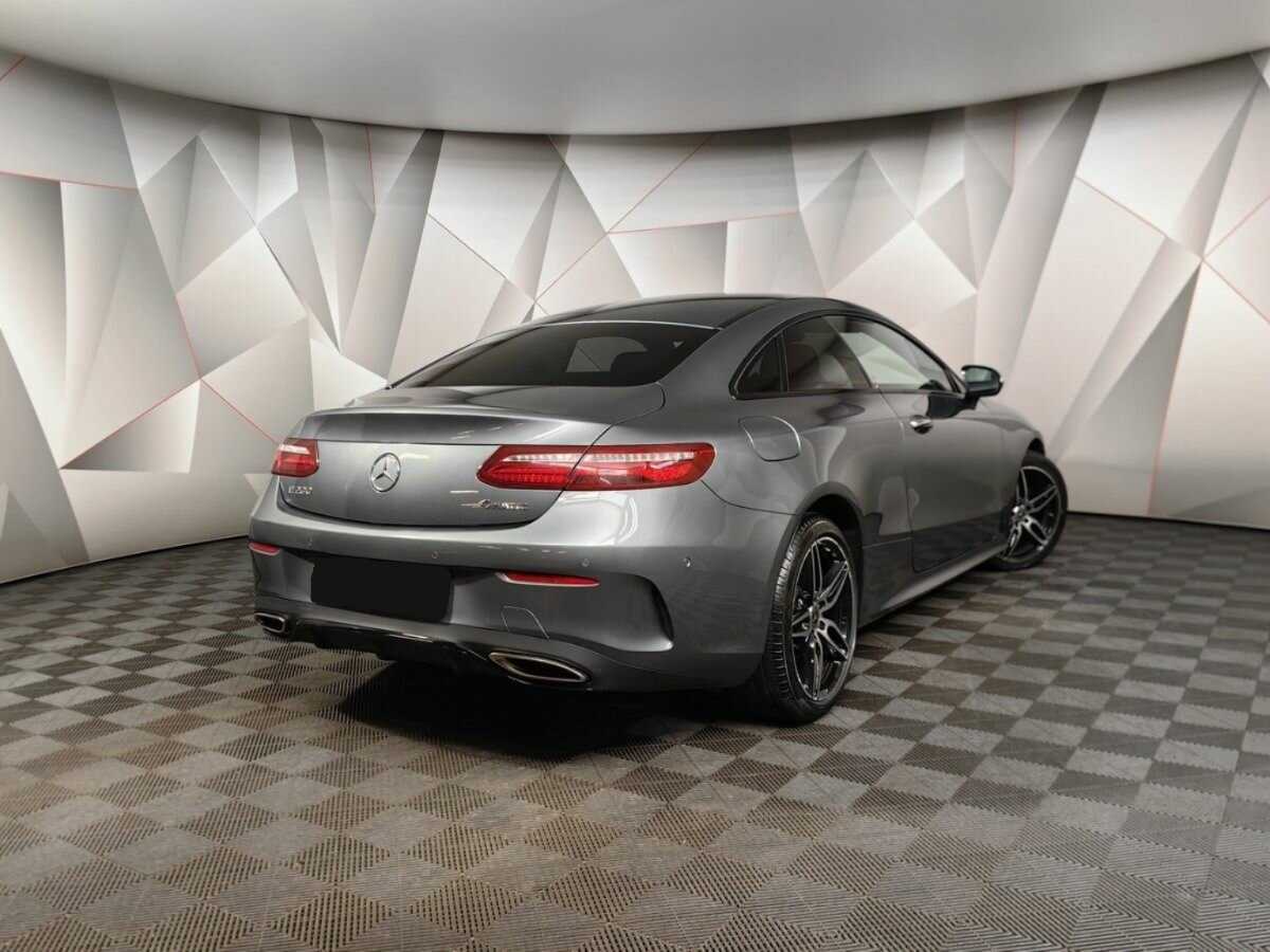 Mercedes-Benz E-Класс с пробегом — 2018 год. Фото: #1