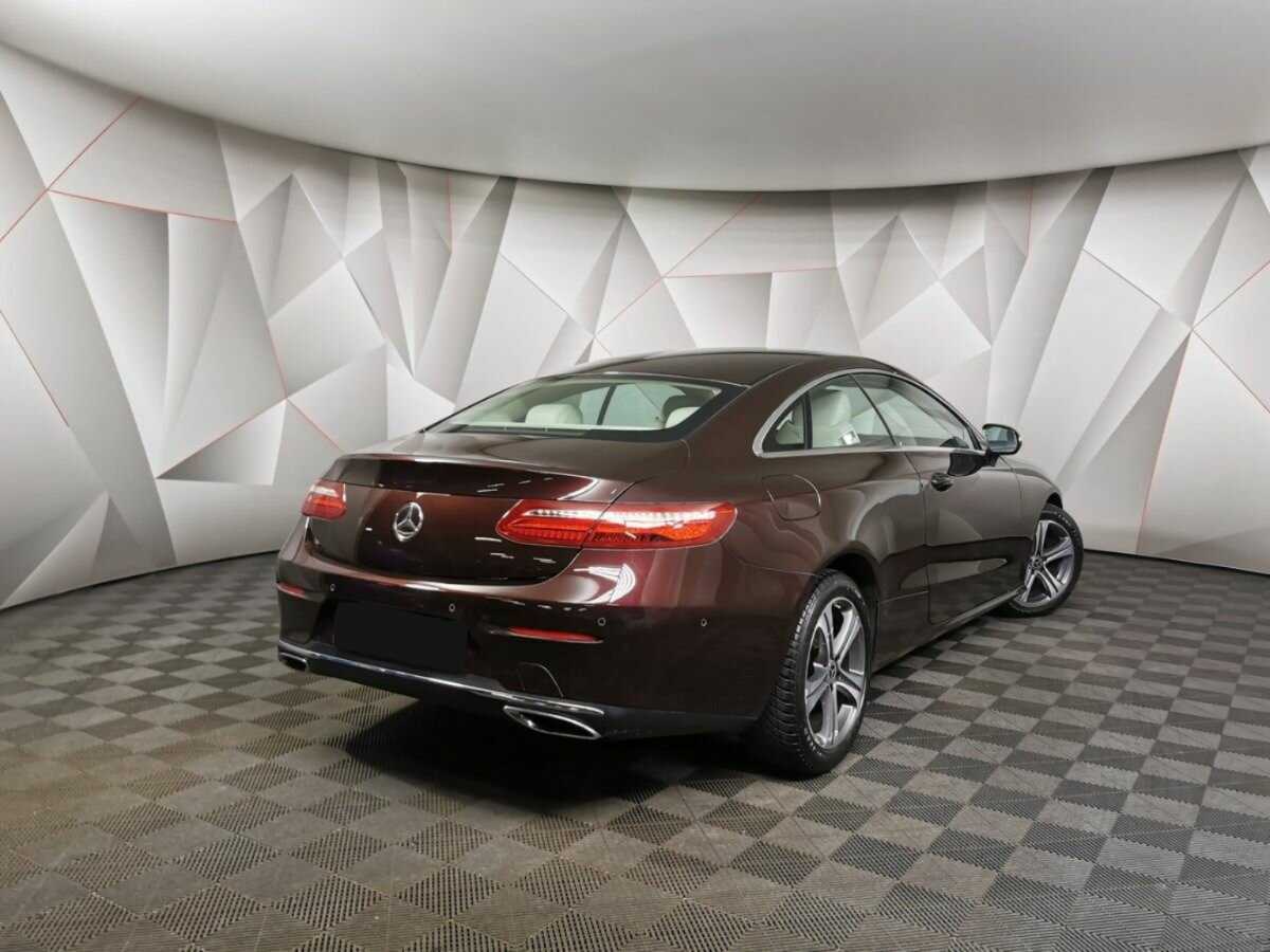 Mercedes-Benz E-Класс с пробегом — 2019 год. Фото: #1