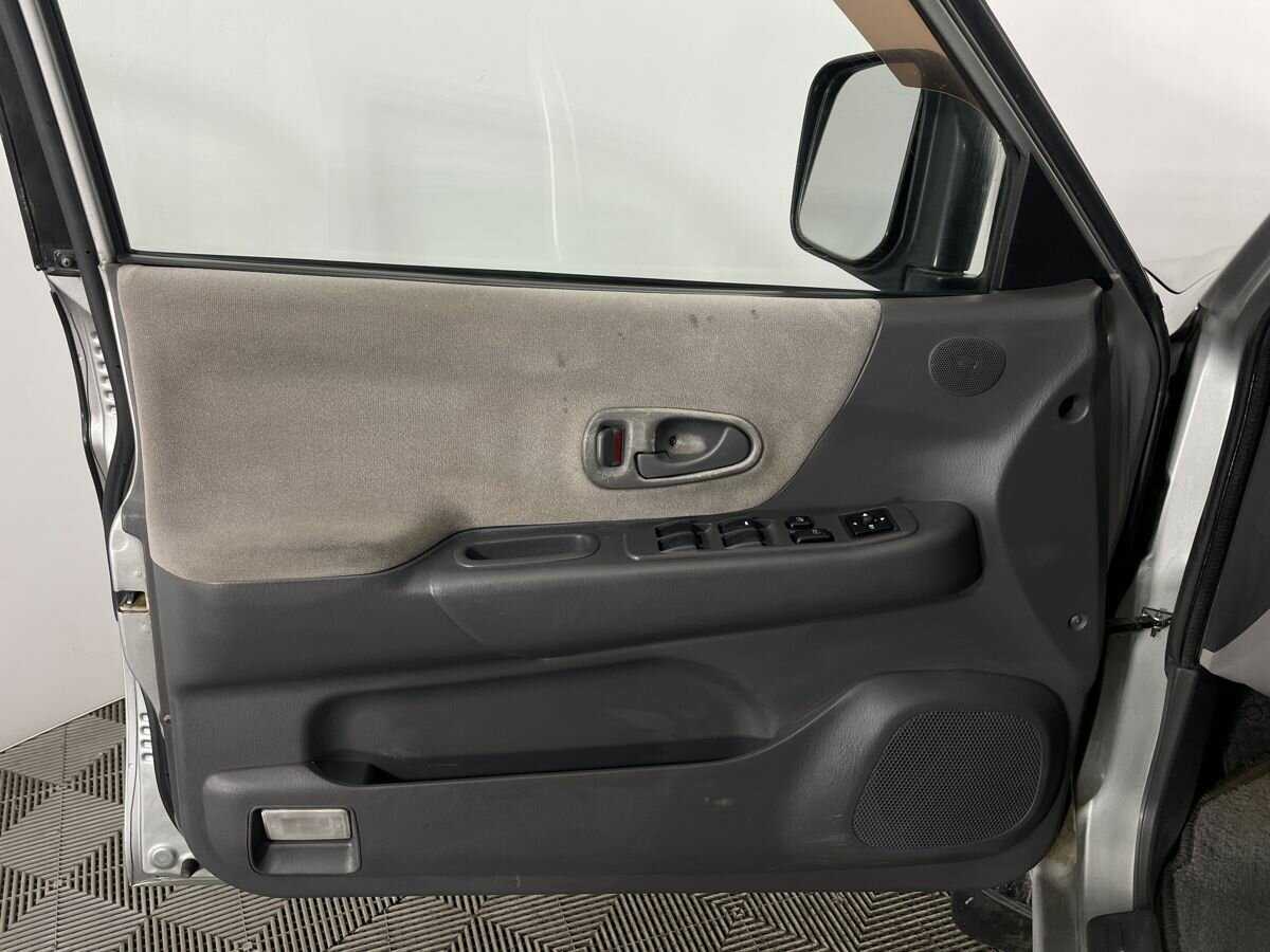 Mitsubishi Montero Sport с пробегом — 2000 год. Фото: #6