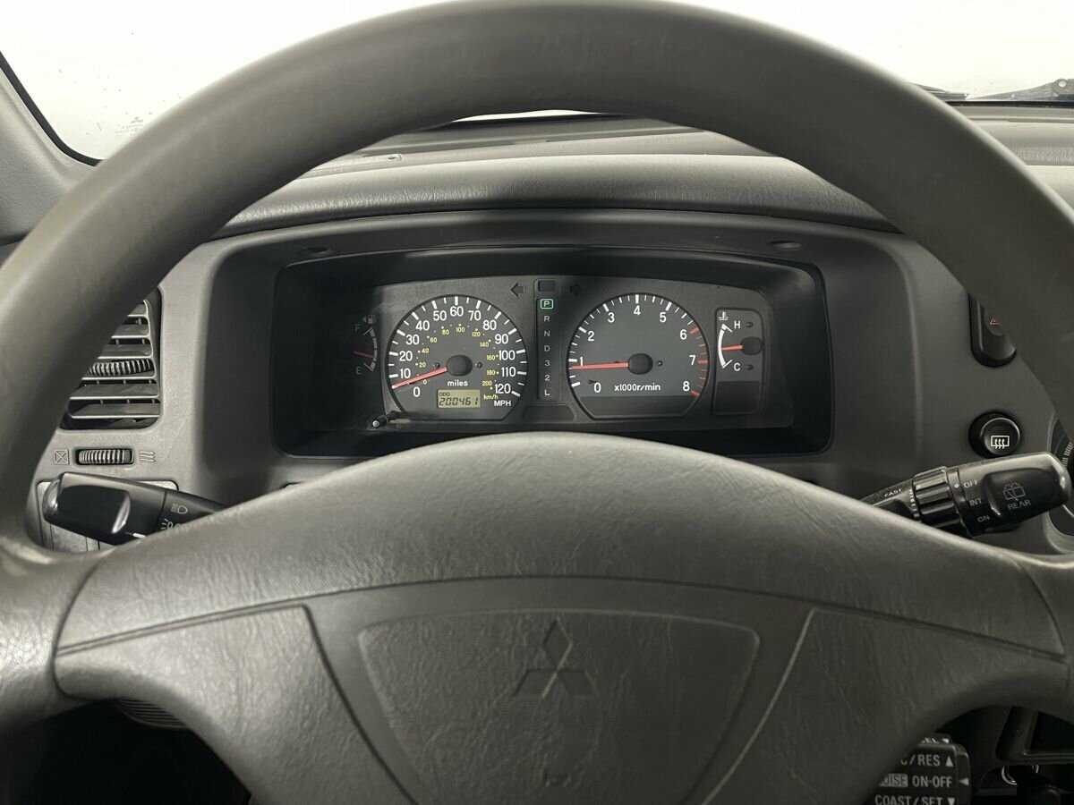 Mitsubishi Montero Sport с пробегом — 2000 год. Фото: #9