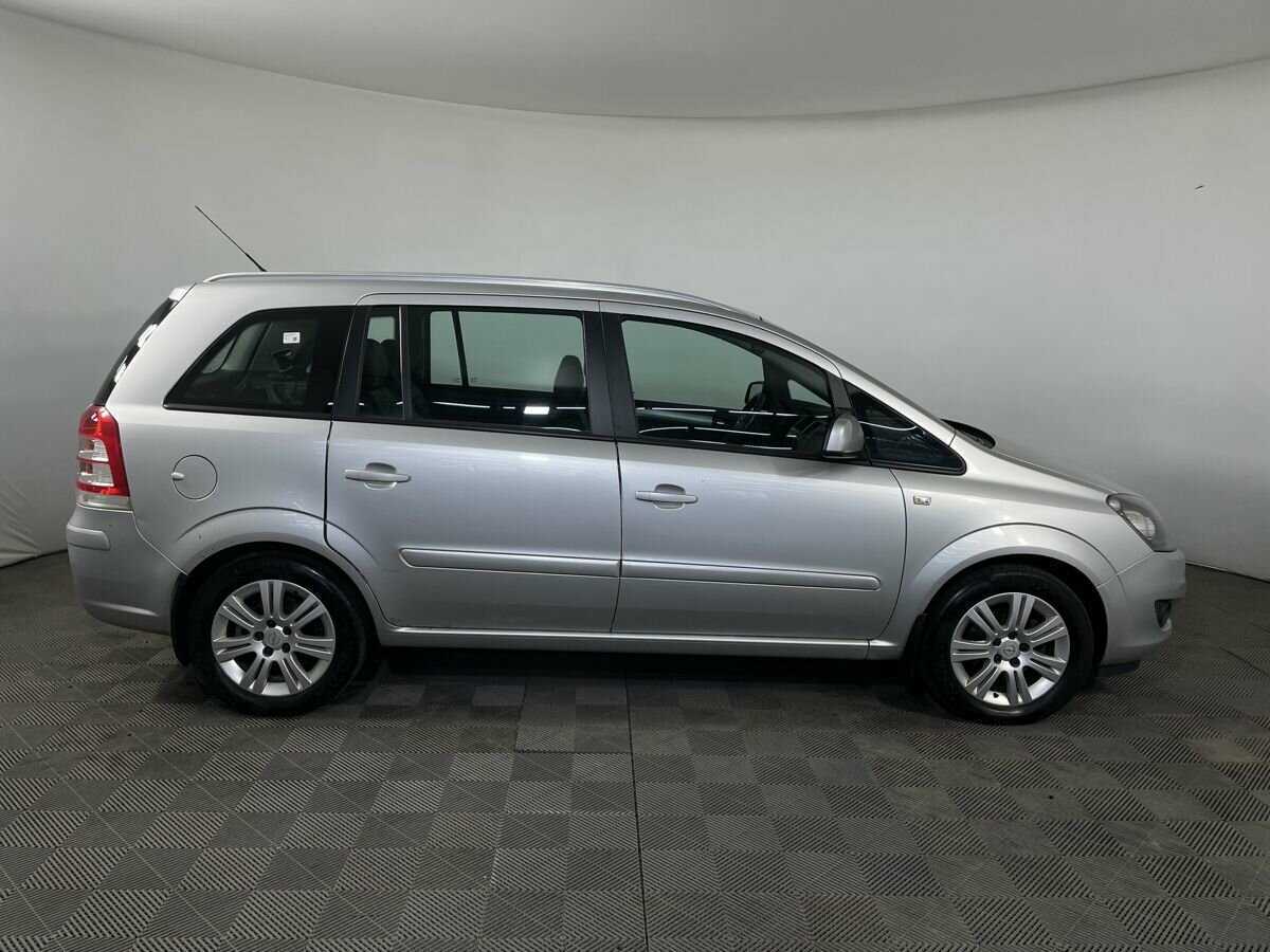 Opel Zafira с пробегом — 2012 год. Фото: #3