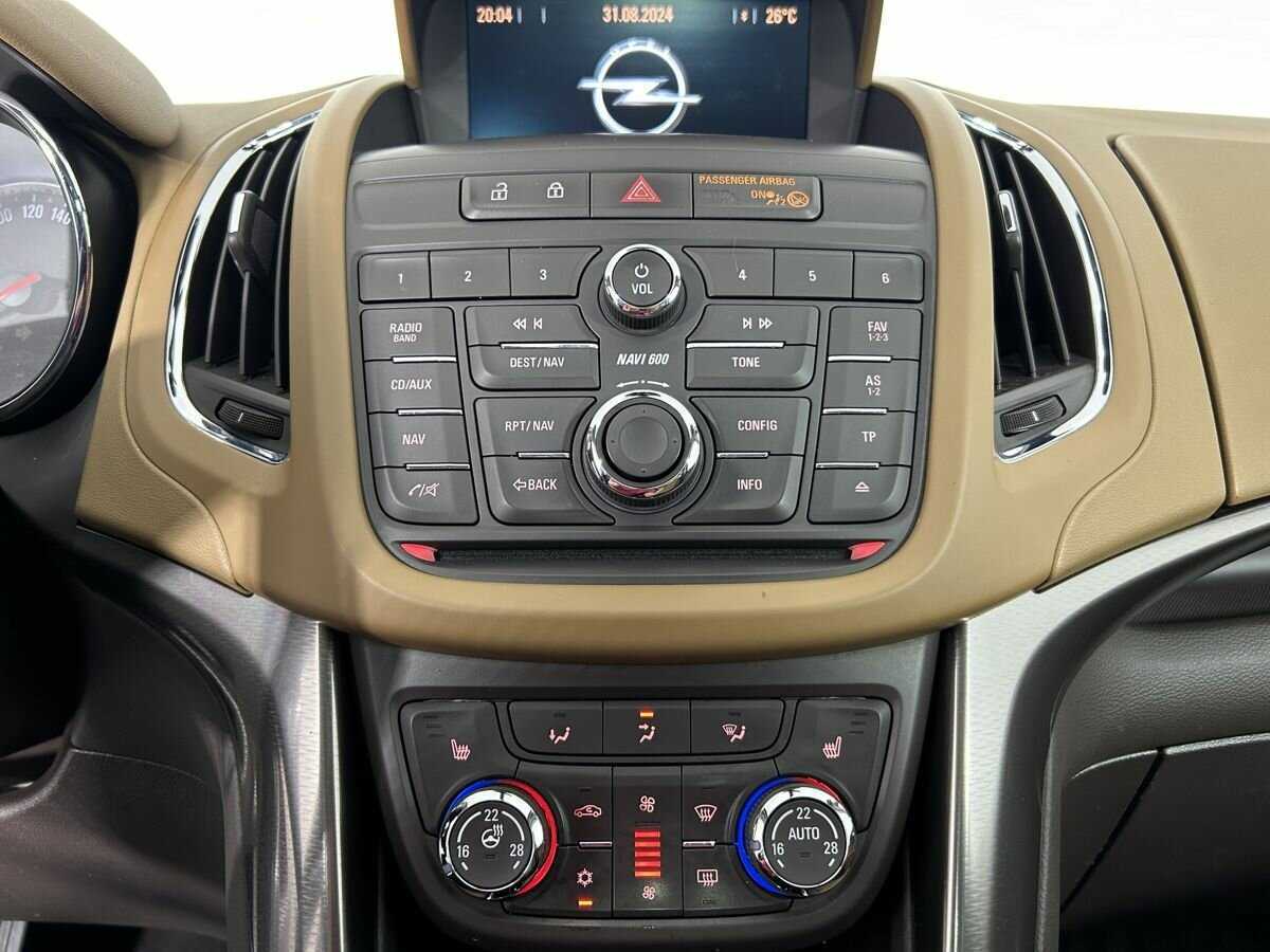 Opel Zafira с пробегом — 2013 год. Фото: #11