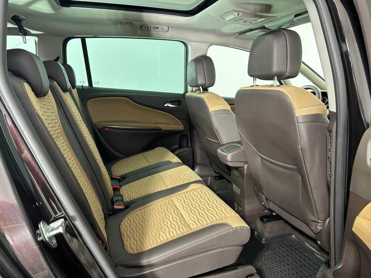 Opel Zafira с пробегом — 2013 год. Фото: #16