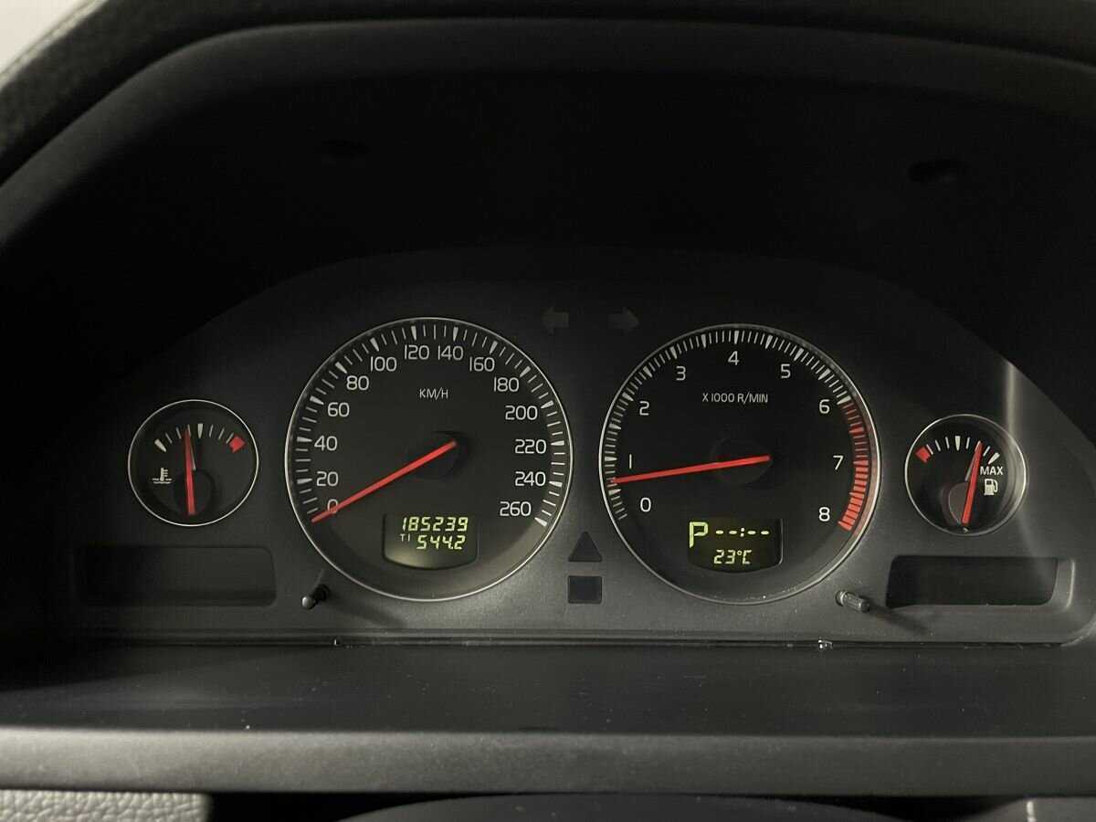 Volvo XC90 с пробегом — 2003 год. Фото: #9