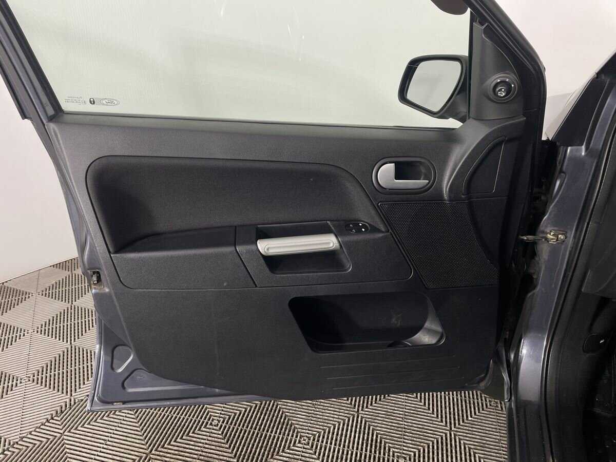 Ford Fusion с пробегом — 2006 год. Фото: #7