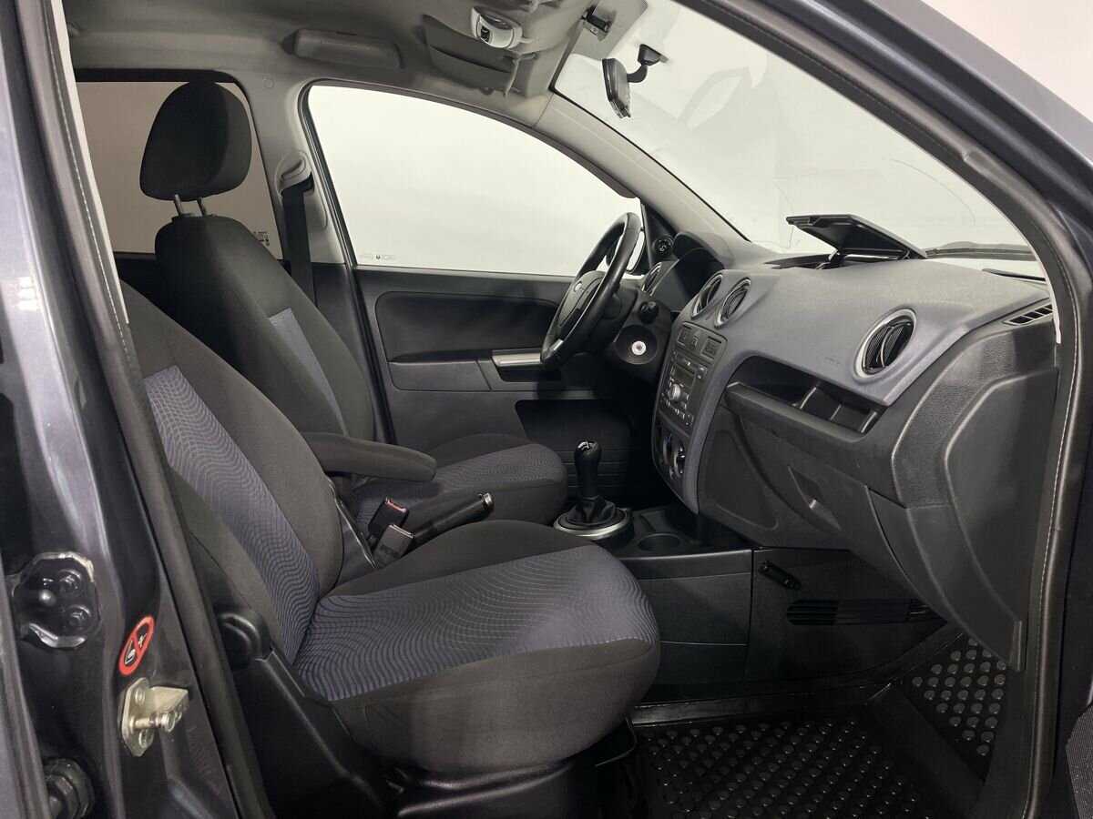 Ford Fusion с пробегом — 2006 год. Фото: #13