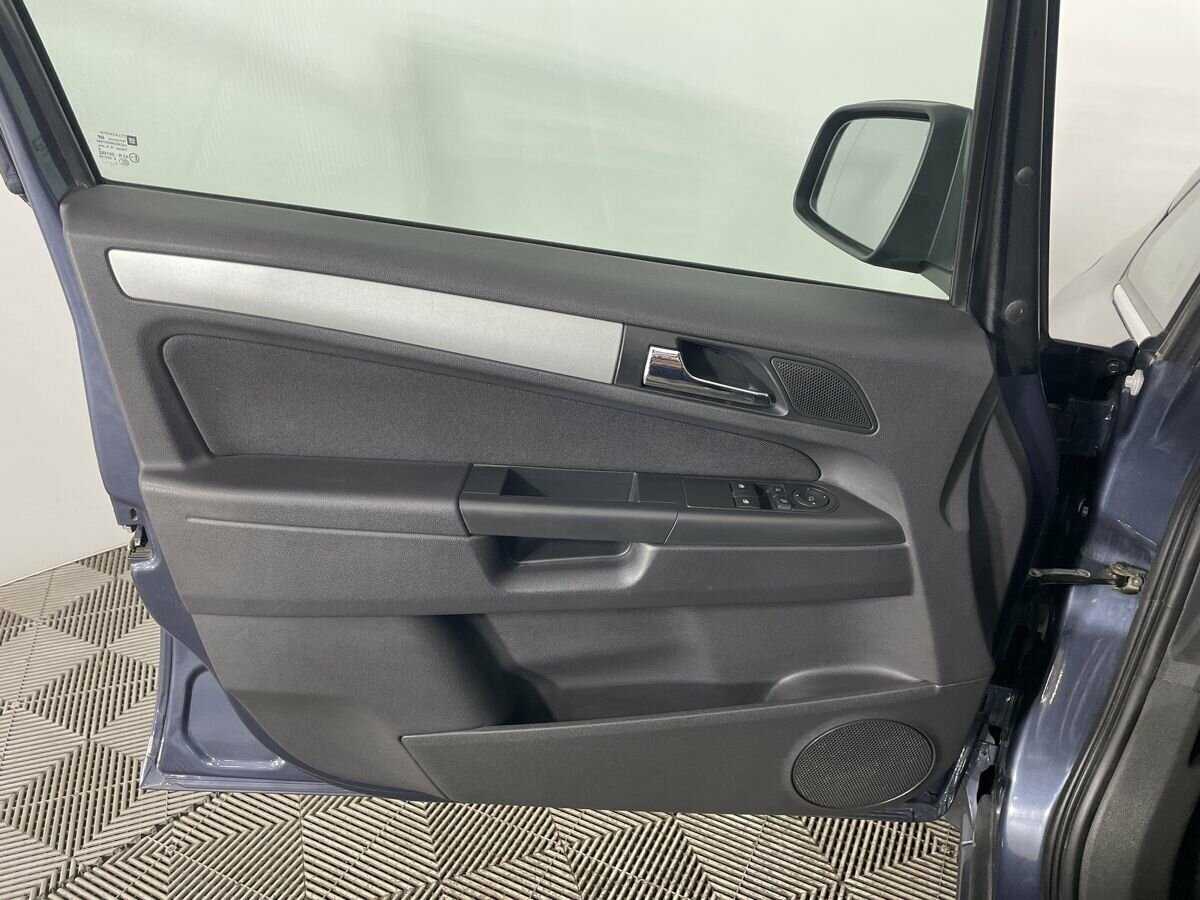 Opel Zafira с пробегом — 2010 год. Фото: #7