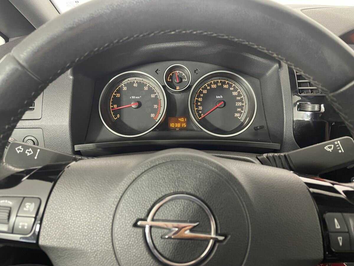 Opel Zafira с пробегом — 2010 год. Фото: #10