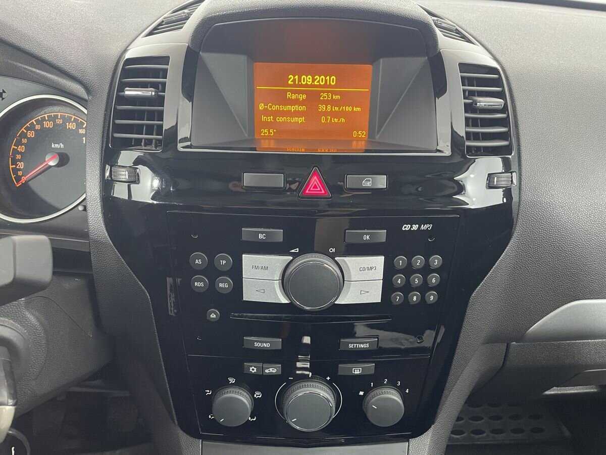 Opel Zafira с пробегом — 2010 год. Фото: #11