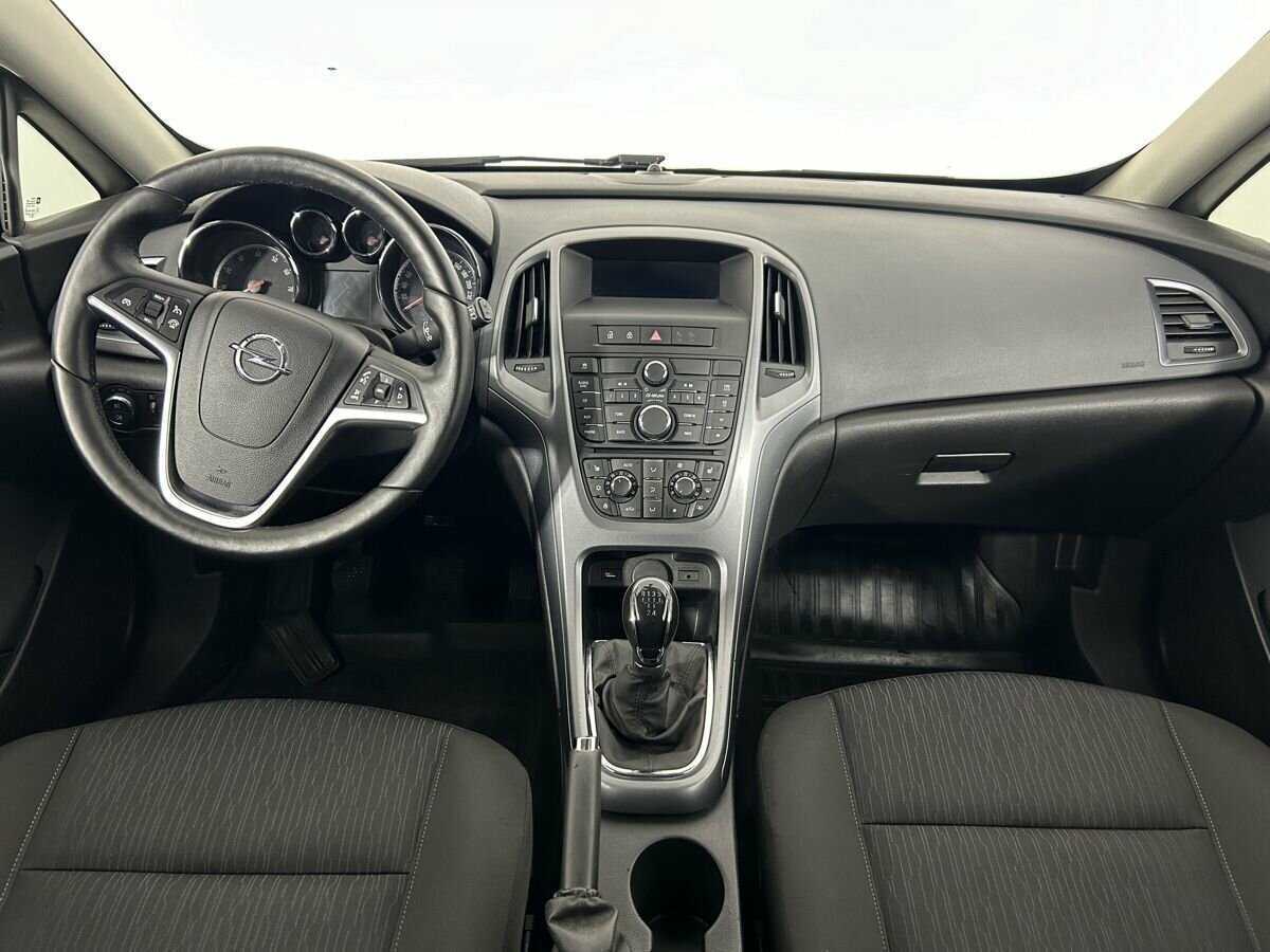 Opel Astra с пробегом — 2014 год. Фото: #6