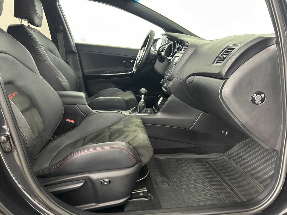 Kia Ceed GT с пробегом — 2017 год. Фото: #13