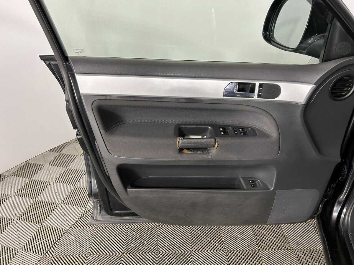 Volkswagen Touareg с пробегом — 2010 год. Фото: #5