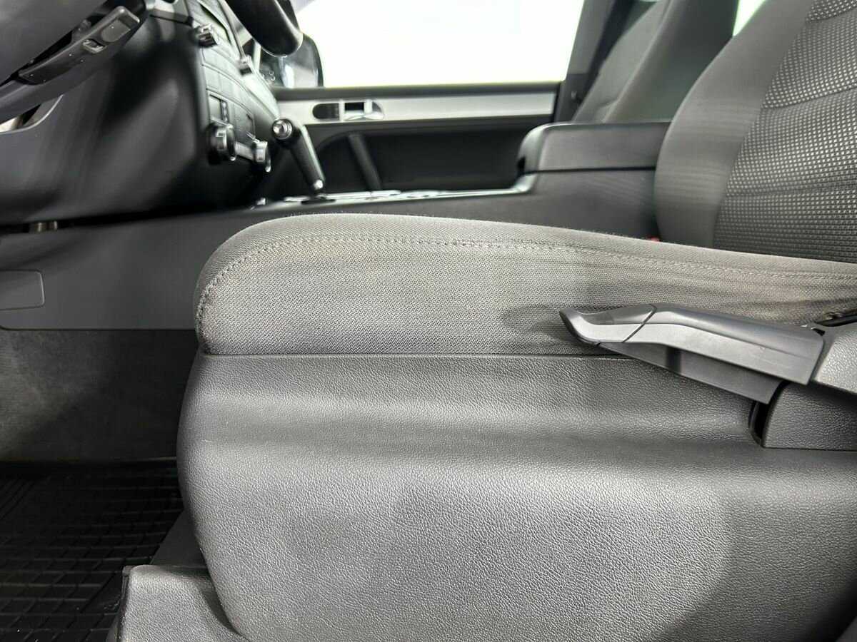 Volkswagen Touareg с пробегом — 2010 год. Фото: #7