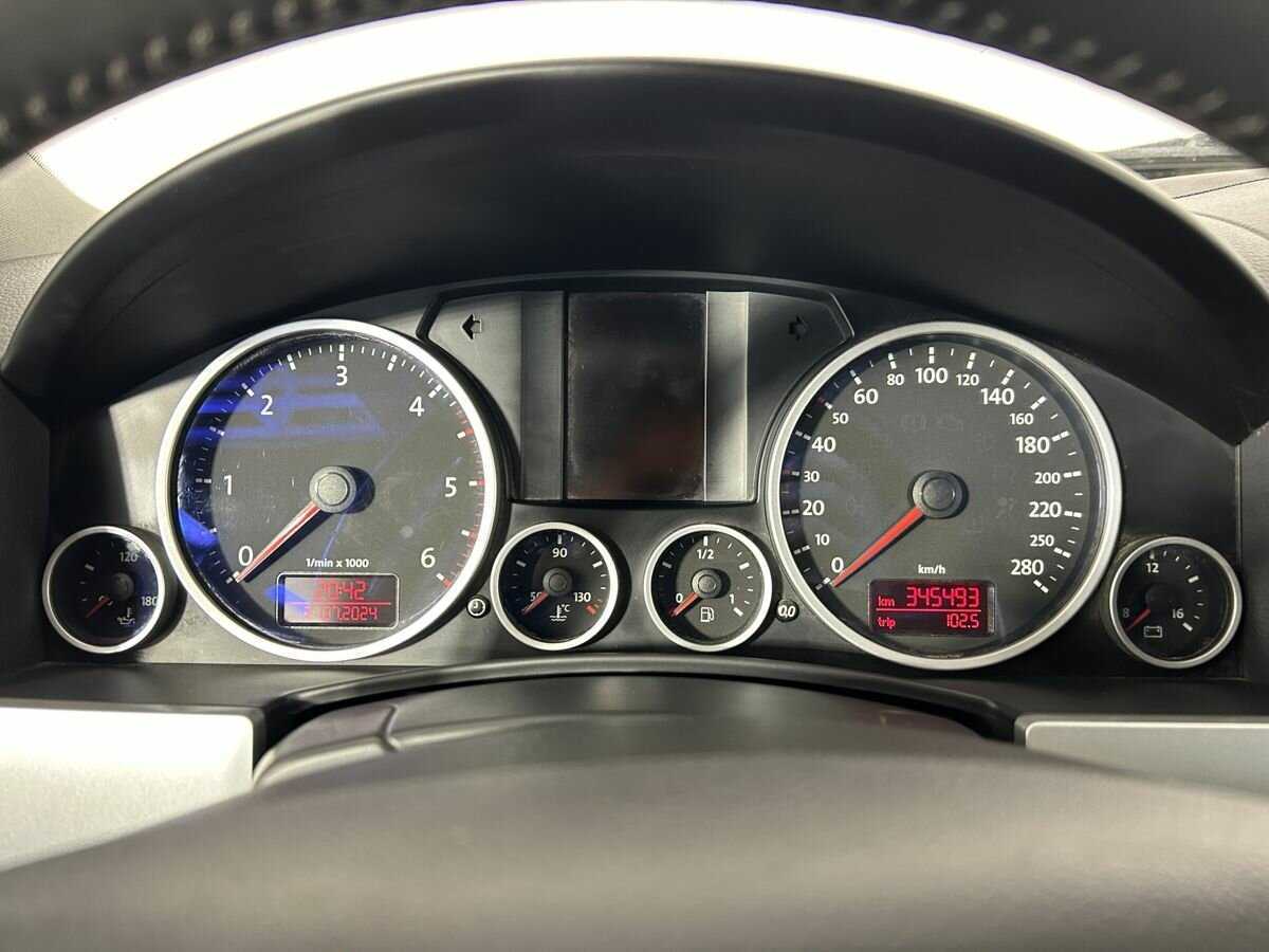 Volkswagen Touareg с пробегом — 2010 год. Фото: #8