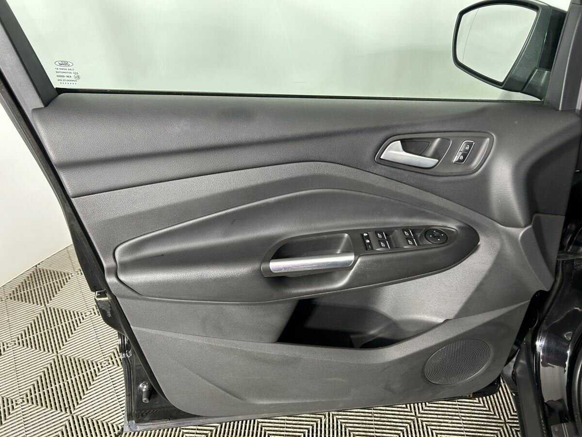 Ford Kuga с пробегом — 2015 год. Фото: #6