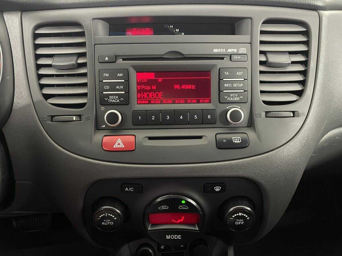 Kia Rio с пробегом — 2010 год. Фото: #11