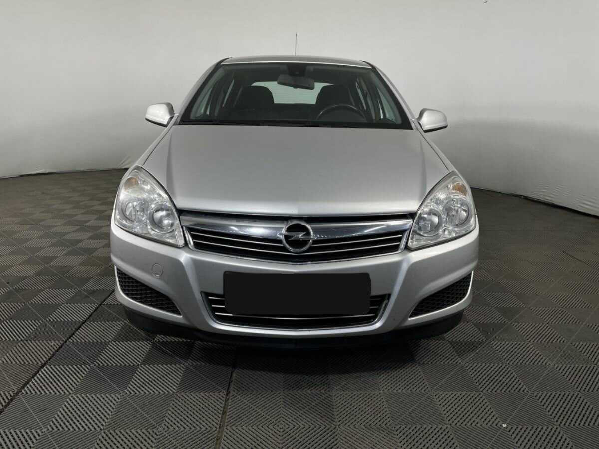Opel Astra с пробегом — 2010 год. Фото: #1