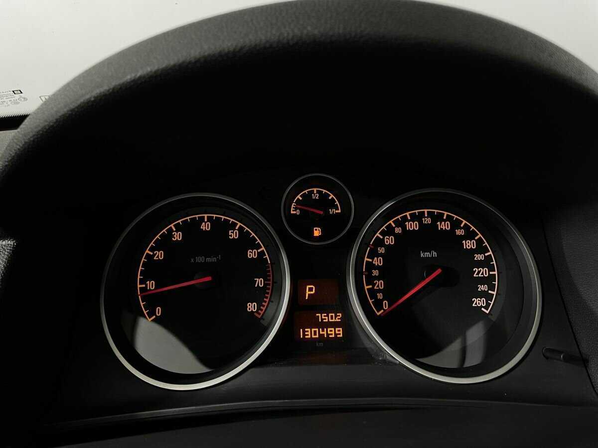 Opel Astra с пробегом — 2010 год. Фото: #10