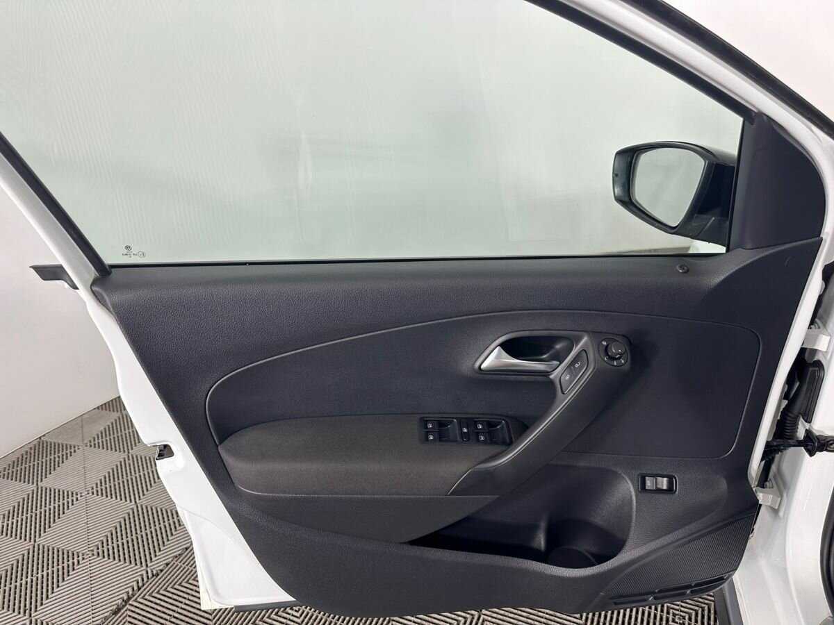 Volkswagen Polo с пробегом — 2018 год. Фото: #7