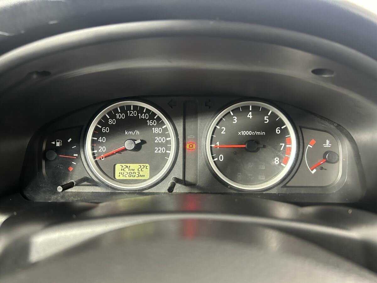 Nissan Almera с пробегом — 2005 год. Фото: #10