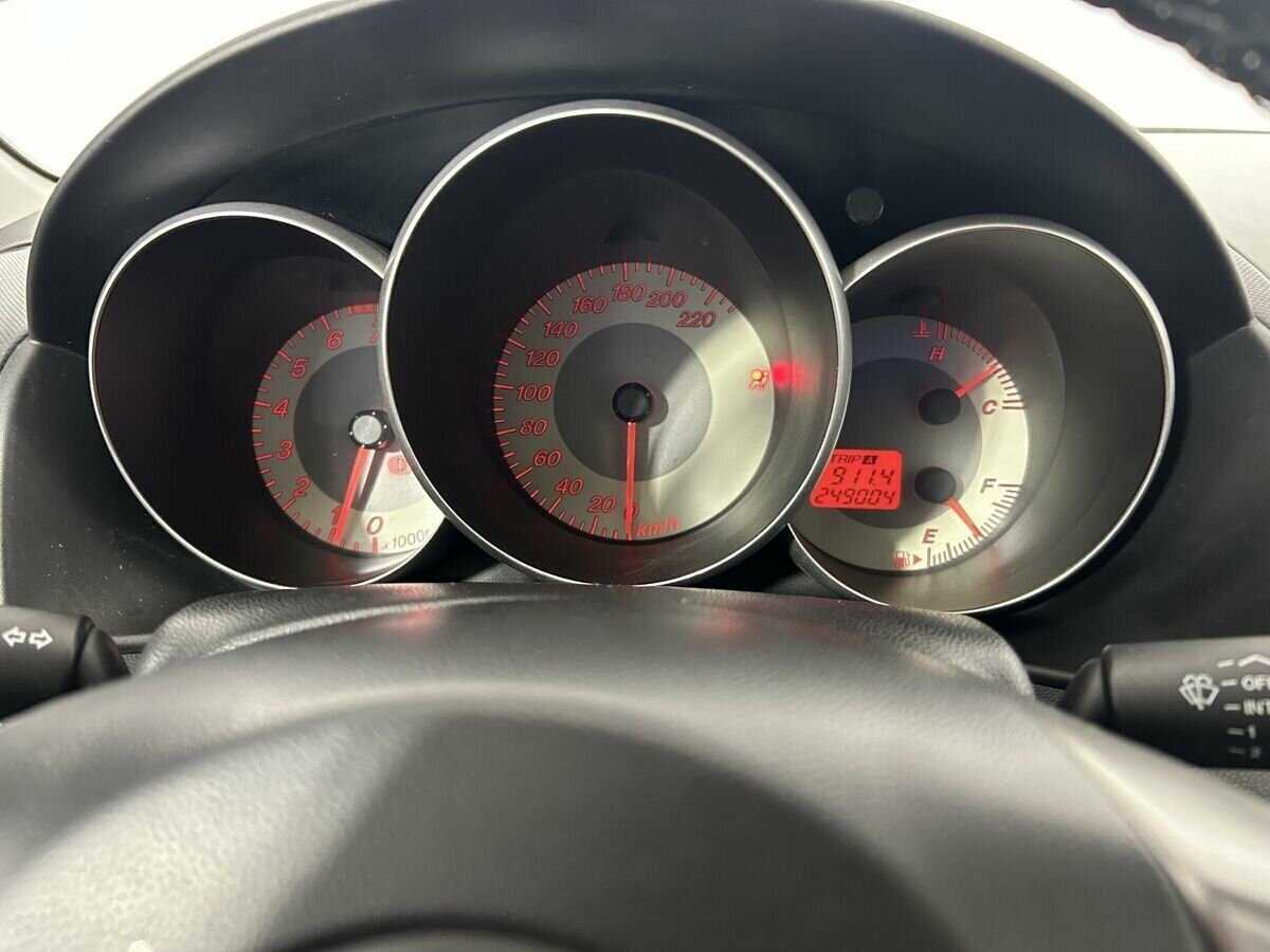 Mazda 3 с пробегом — 2007 год. Фото: #10