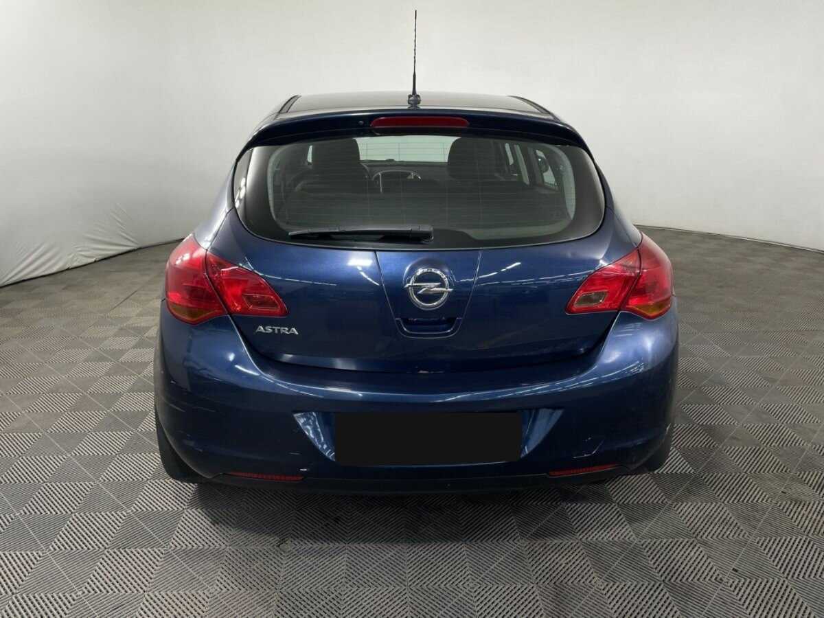 Opel Astra с пробегом — 2010 год. Фото: #2