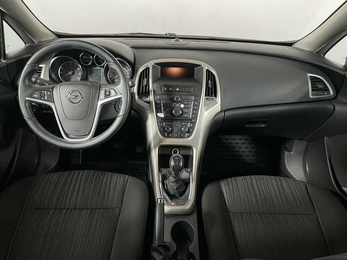 Opel Astra с пробегом — 2010 год. Фото: #6