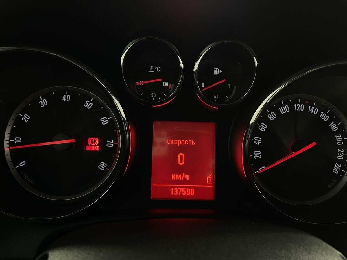 Opel Astra с пробегом — 2010 год. Фото: #10