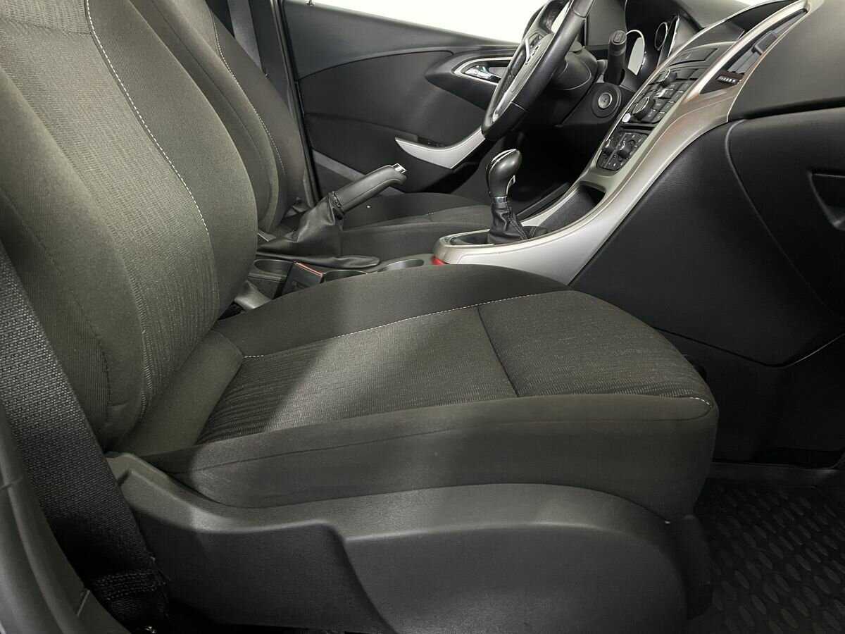 Opel Astra с пробегом — 2010 год. Фото: #13