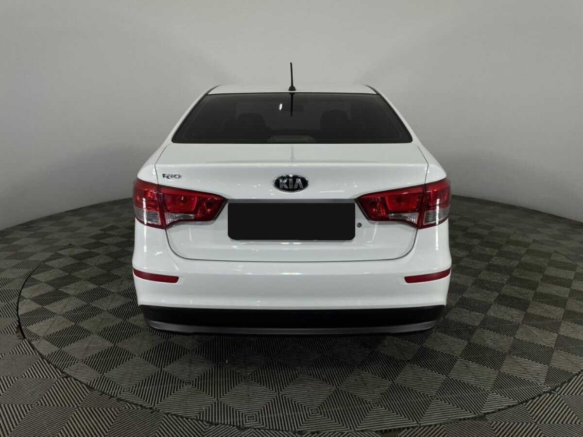 Kia Rio с пробегом — 2016 год. Фото: #1