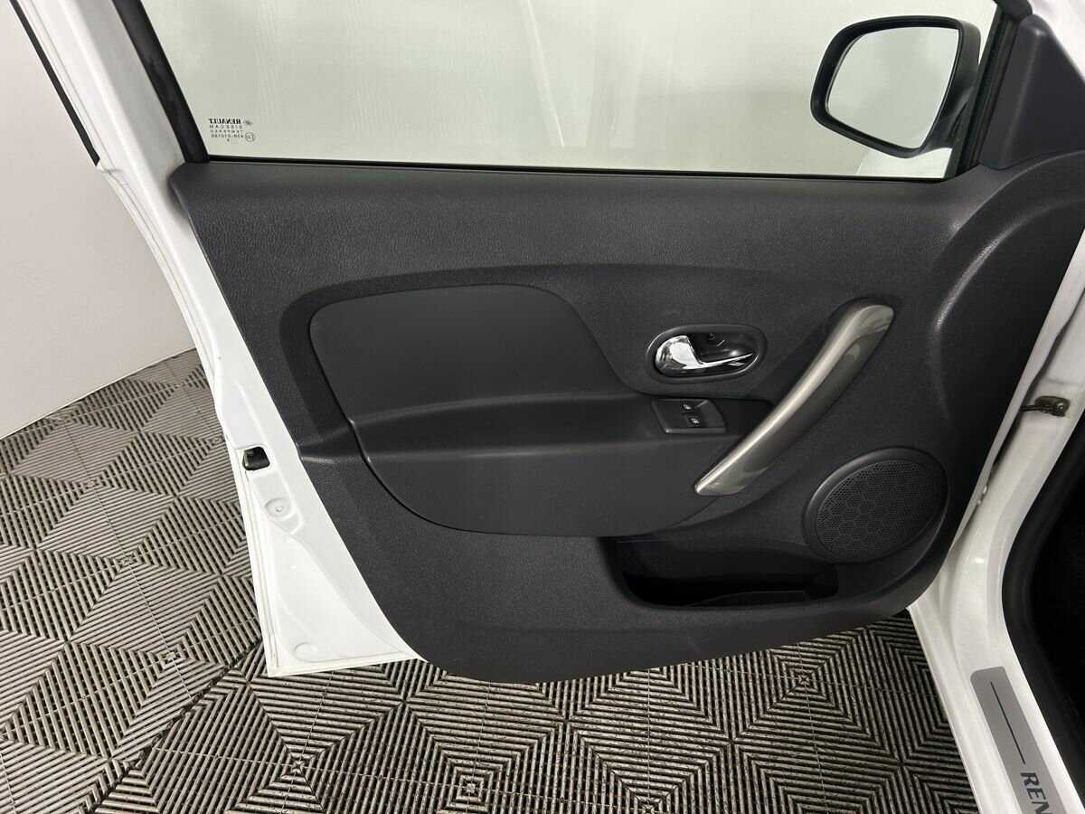 Renault Logan с пробегом — 2016 год. Фото: #7