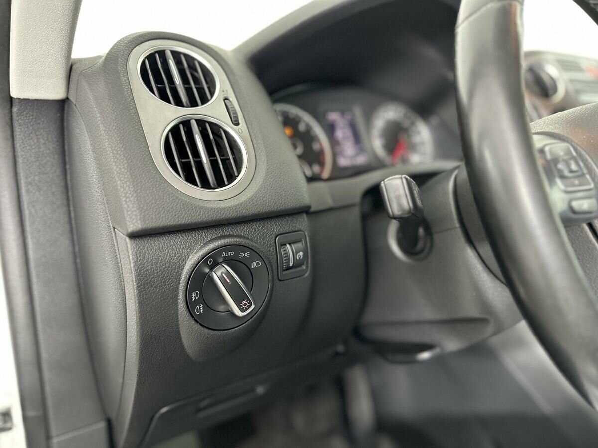 Volkswagen Tiguan с пробегом — 2011 год. Фото: #8