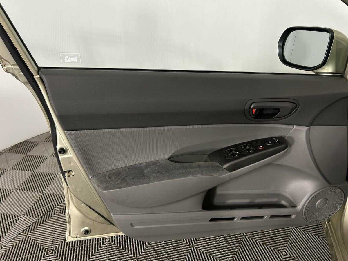 Honda Civic с пробегом — 2007 год. Фото: #6