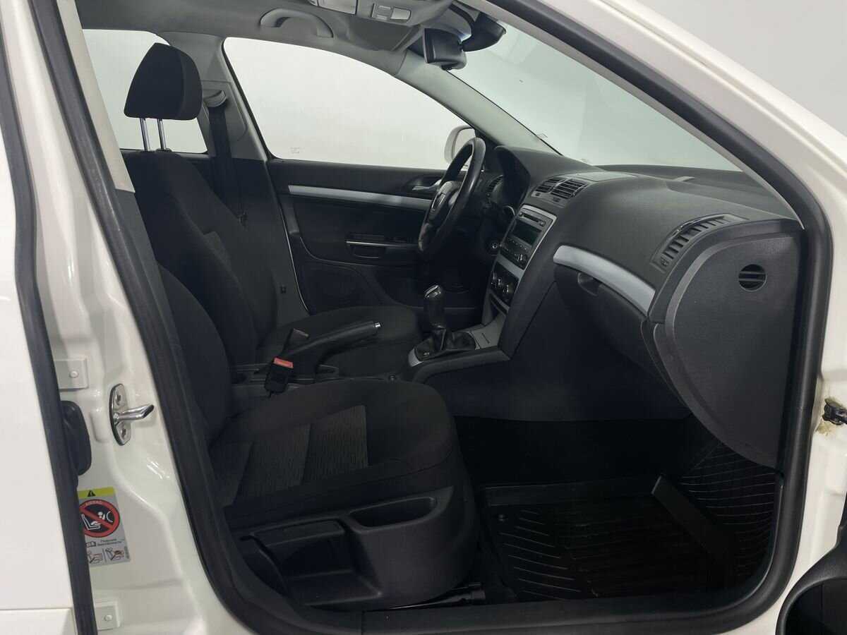Skoda Octavia с пробегом — 2011 год. Фото: #13