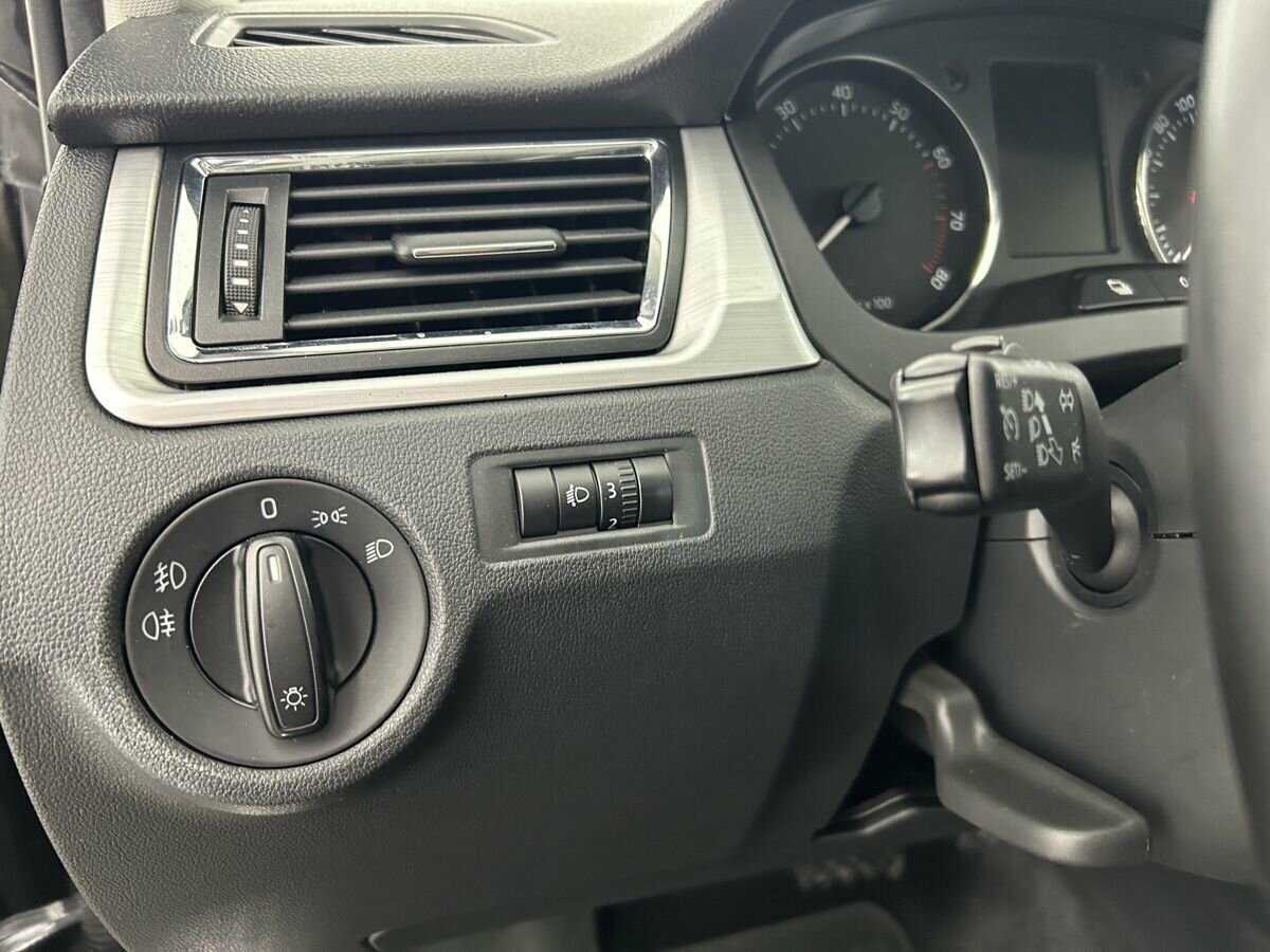 Skoda Rapid с пробегом — 2014 год. Фото: #8