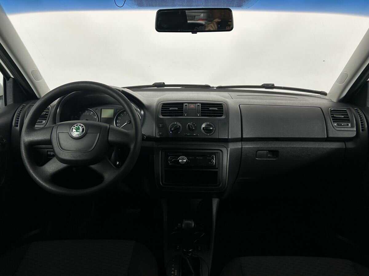 Skoda Fabia с пробегом — 2011 год. Фото: #6