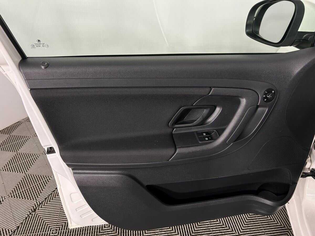 Skoda Fabia с пробегом — 2011 год. Фото: #7