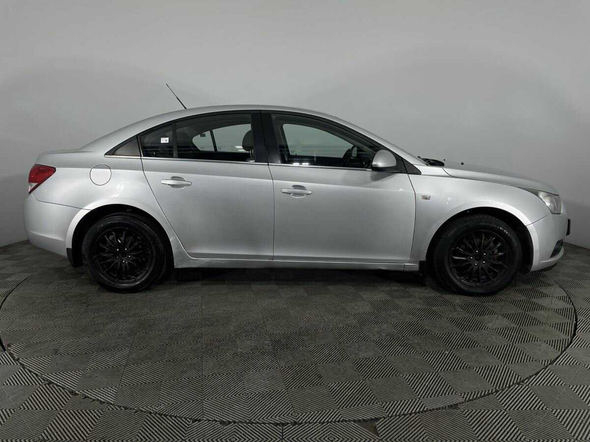 Chevrolet Cruze с пробегом — 2010 год. Фото: #3