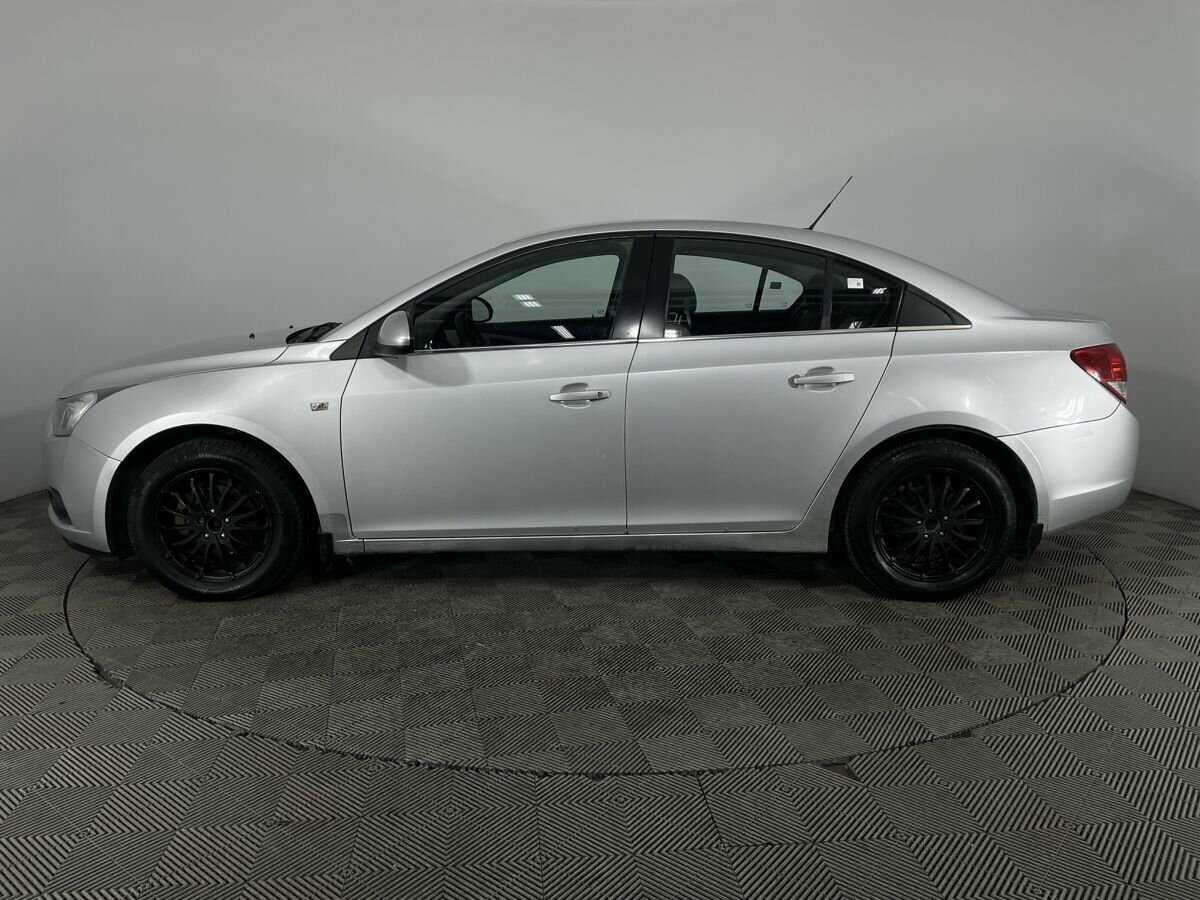 Chevrolet Cruze с пробегом — 2010 год. Фото: #4