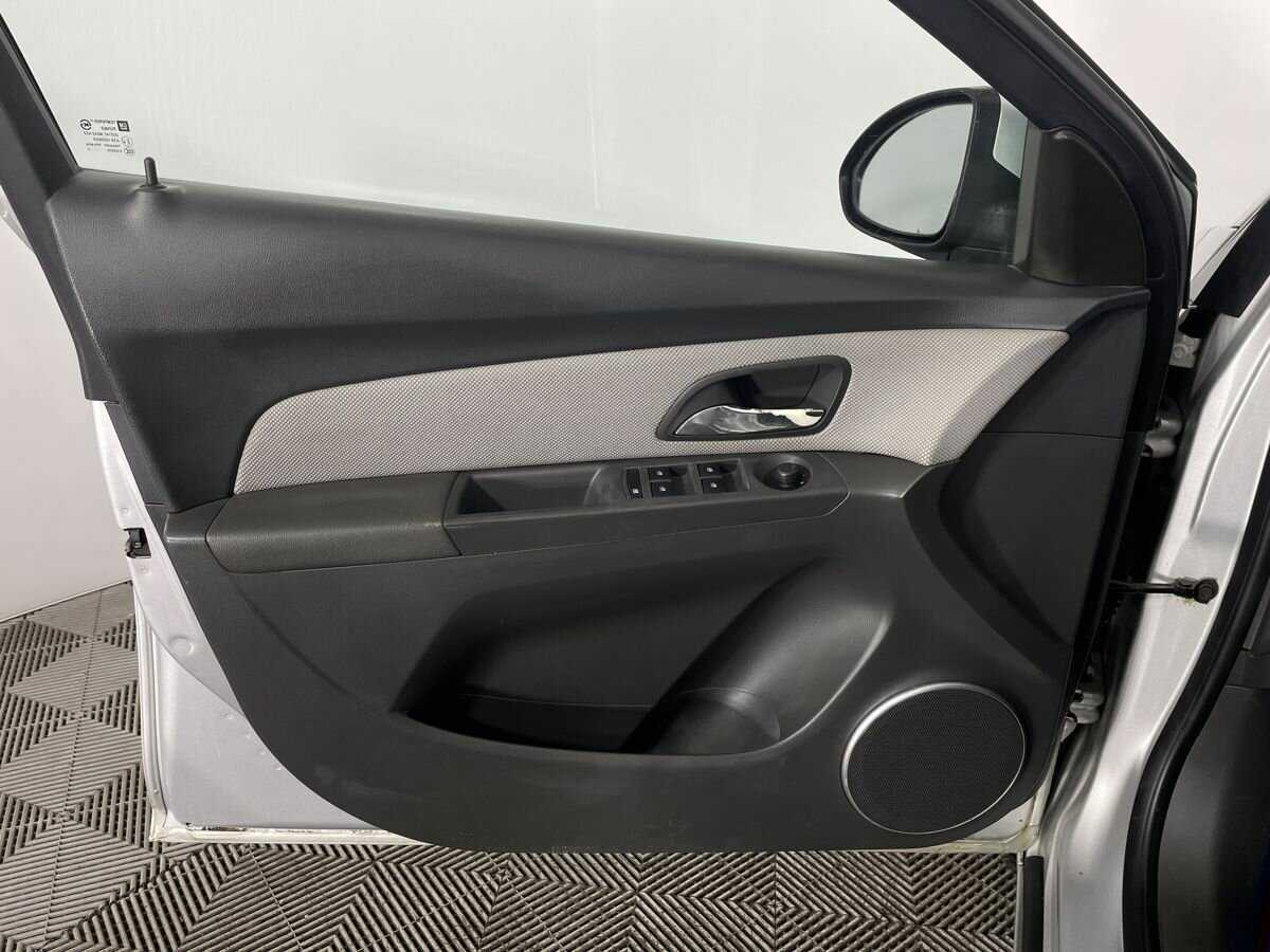 Chevrolet Cruze с пробегом — 2010 год. Фото: #7