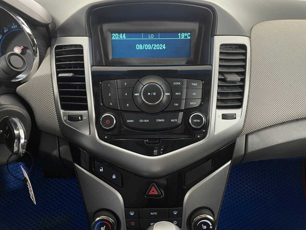 Chevrolet Cruze с пробегом — 2010 год. Фото: #11