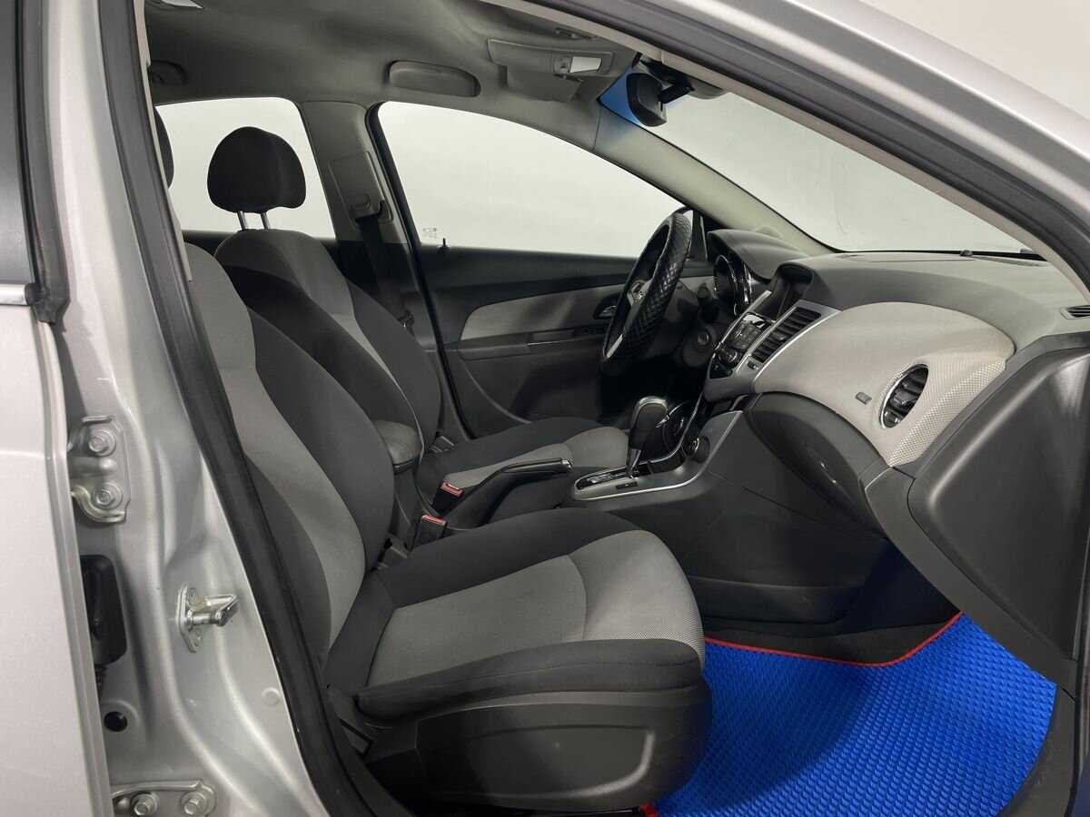 Chevrolet Cruze с пробегом — 2010 год. Фото: #13