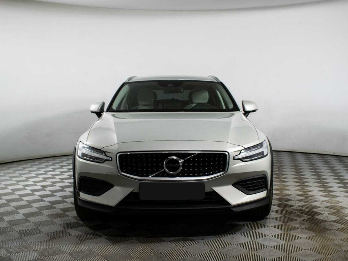 Volvo V60 Cross Country с пробегом — 2019 год. Фото: #1