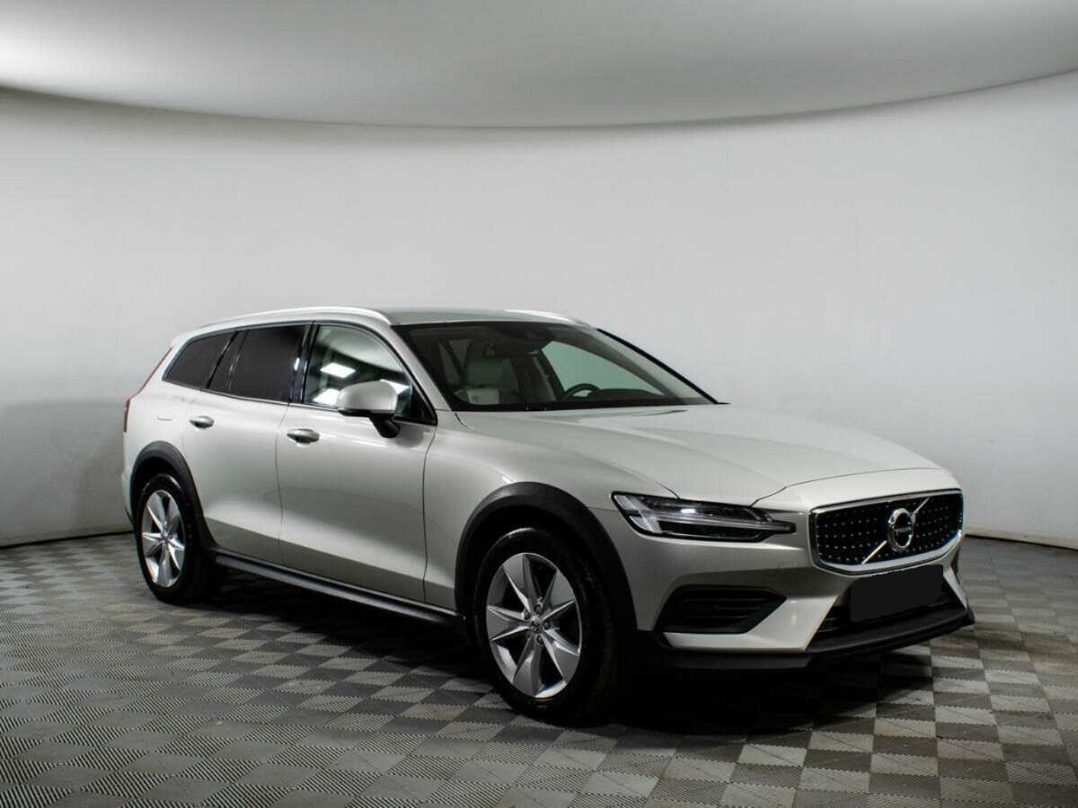 Volvo V60 Cross Country с пробегом — 2019 год. Фото: #2