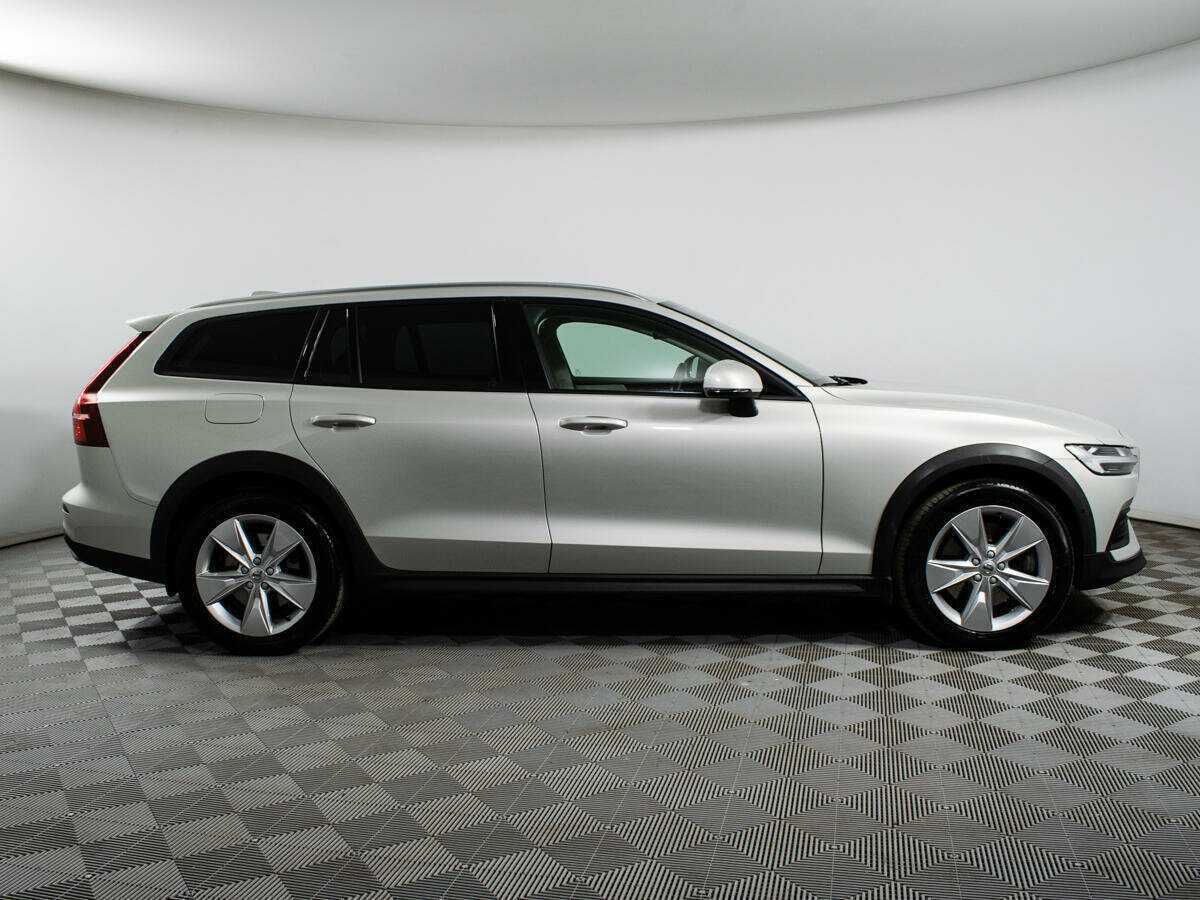 Volvo V60 Cross Country с пробегом — 2019 год. Фото: #3