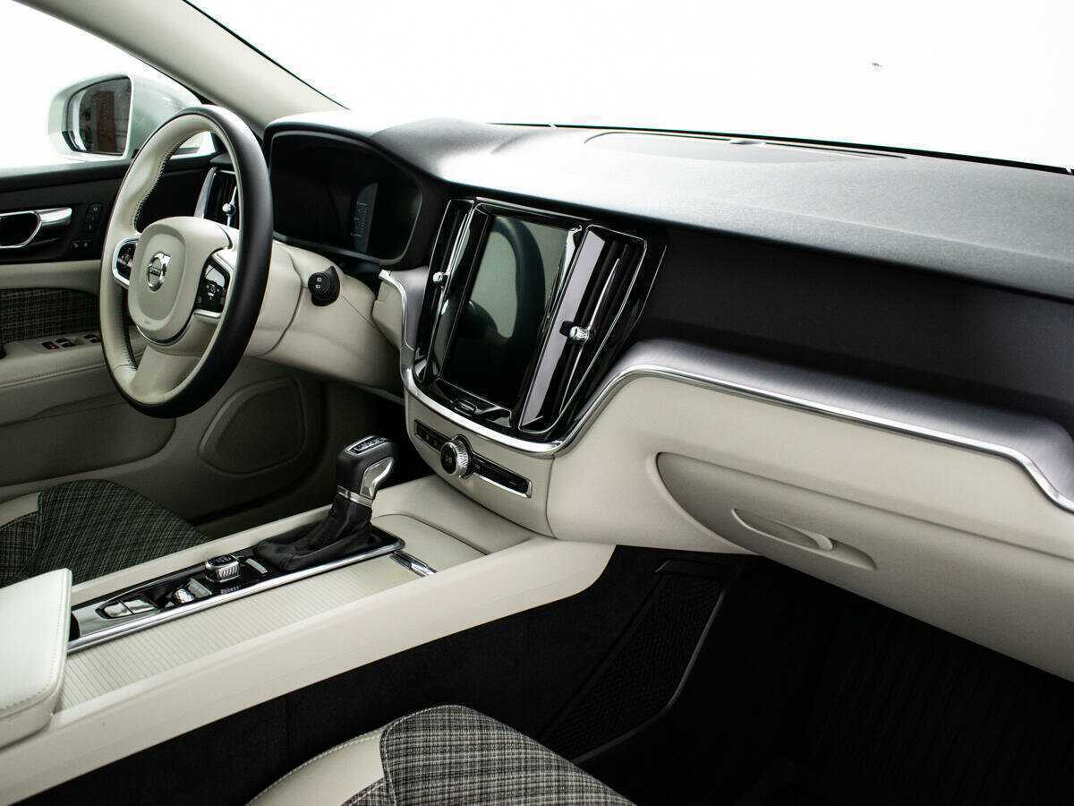 Volvo V60 Cross Country с пробегом — 2019 год. Фото: #8