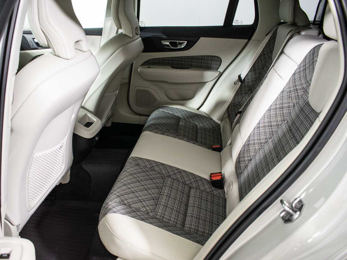 Volvo V60 Cross Country с пробегом — 2019 год. Фото: #9